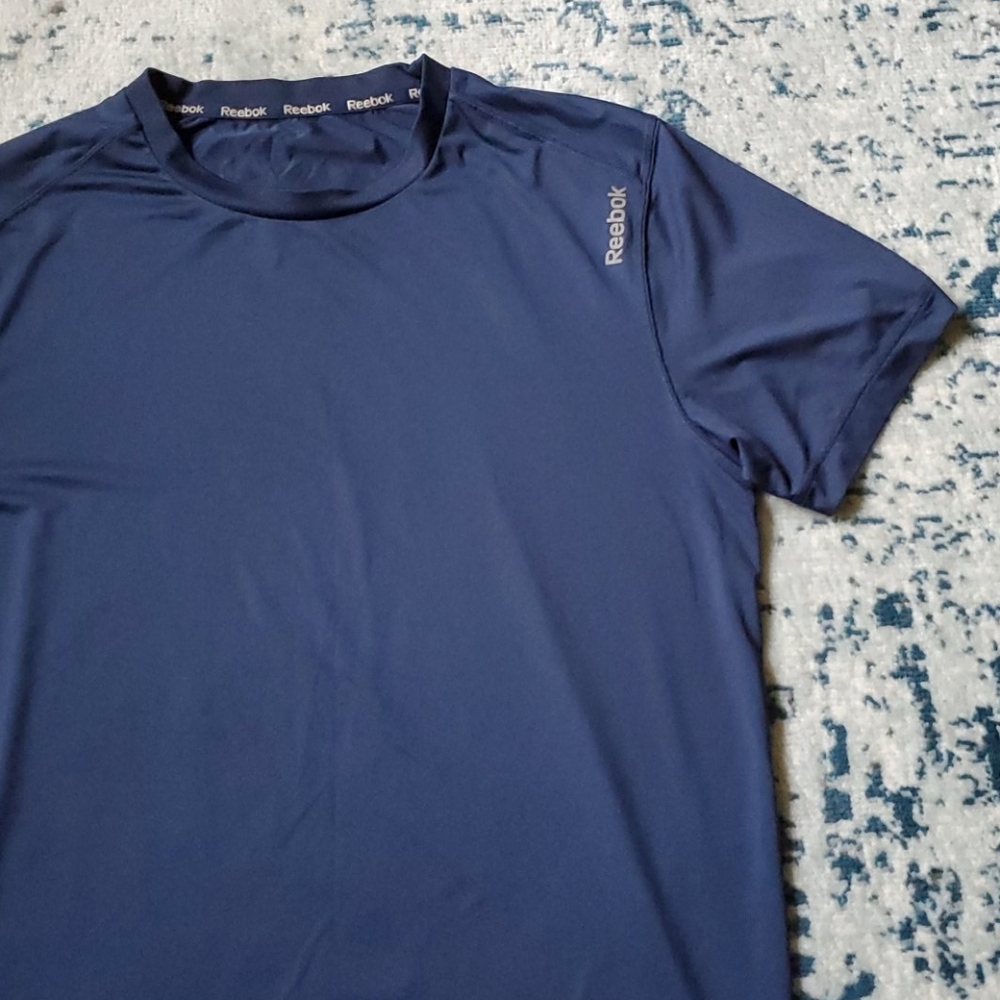 Reebok athletic shirt 👕